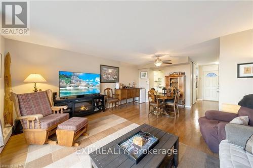 836 - 350 Quigley Road, Hamilton (Vincent), ON - Indoor Photo Showing Living Room