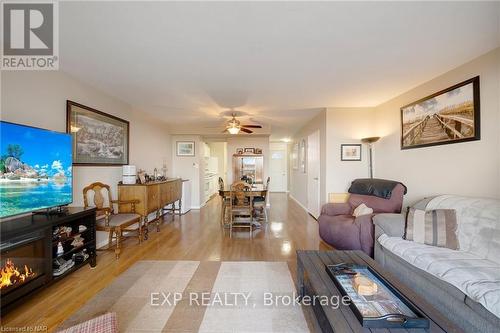 836 - 350 Quigley Road, Hamilton (Vincent), ON - Indoor Photo Showing Living Room