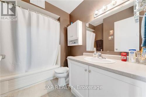 836 - 350 Quigley Road, Hamilton (Vincent), ON - Indoor Photo Showing Bathroom