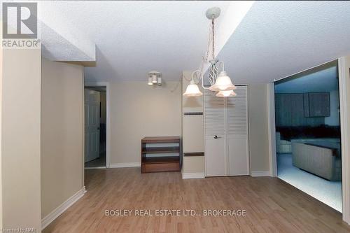 15 Oak Drive, Niagara-On-The-Lake (101 - Town), ON - Indoor Photo Showing Other Room