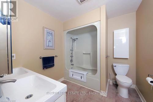 15 Oak Drive, Niagara-On-The-Lake (101 - Town), ON - Indoor Photo Showing Bathroom