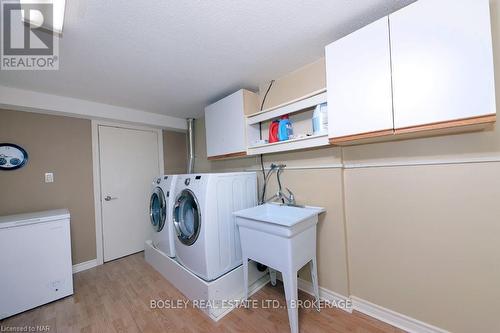 15 Oak Drive, Niagara-On-The-Lake (101 - Town), ON - Indoor Photo Showing Laundry Room