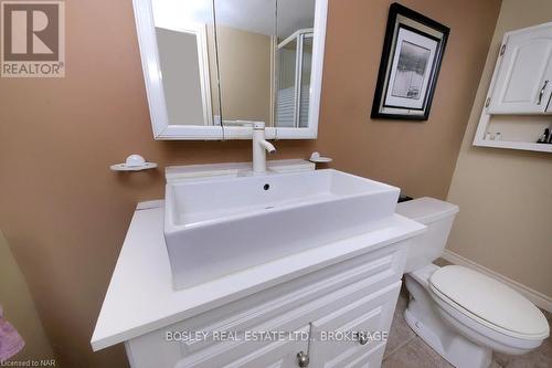 15 Oak Drive, Niagara-On-The-Lake (101 - Town), ON - Indoor Photo Showing Bathroom