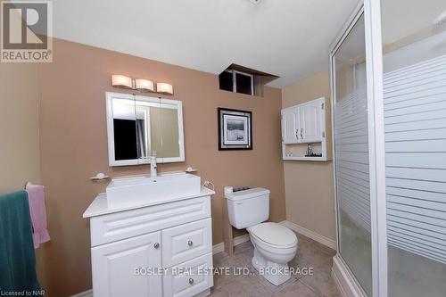 15 Oak Drive, Niagara-On-The-Lake (101 - Town), ON - Indoor Photo Showing Bathroom