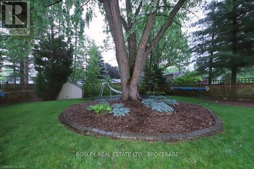 15 Oak Drive, Niagara-On-The-Lake (101 - Town), ON - Outdoor With Backyard