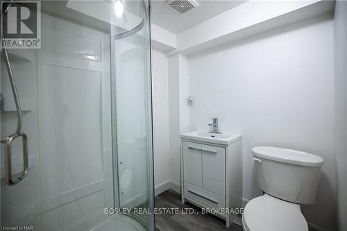 132 Dufferin Street E, St. Catharines (451 - Downtown), ON - Indoor Photo Showing Bathroom