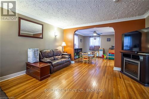 132 Dufferin Street E, St. Catharines (451 - Downtown), ON - Indoor Photo Showing Living Room