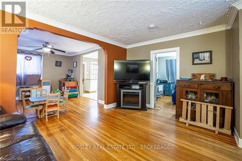 132 Dufferin Street E, St. Catharines (451 - Downtown), ON - Indoor Photo Showing Living Room