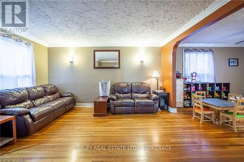 132 Dufferin Street E, St. Catharines (451 - Downtown), ON - Indoor Photo Showing Living Room