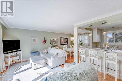 3351 Wiltshire Boulevard, Niagara Falls (207 - Casey), ON - Indoor Photo Showing Living Room