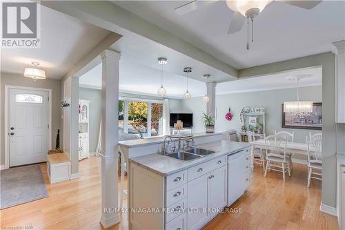 3351 Wiltshire Boulevard, Niagara Falls (207 - Casey), ON - Indoor Photo Showing Kitchen With Double Sink