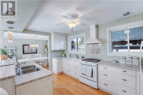 3351 Wiltshire Boulevard, Niagara Falls (207 - Casey), ON - Indoor Photo Showing Kitchen With Double Sink