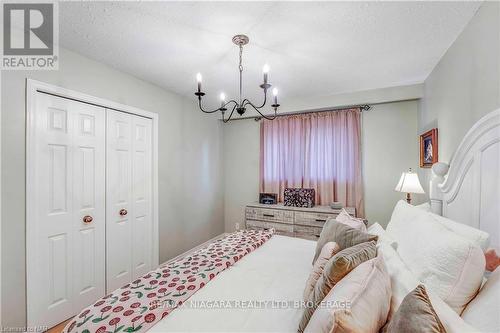 3351 Wiltshire Boulevard, Niagara Falls (207 - Casey), ON - Indoor Photo Showing Bedroom