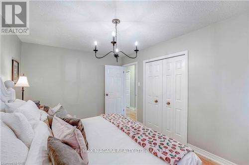 3351 Wiltshire Boulevard, Niagara Falls (207 - Casey), ON - Indoor Photo Showing Bedroom