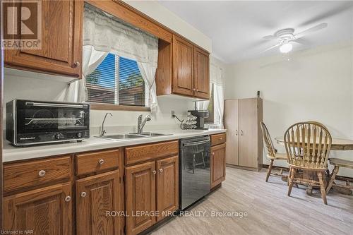 796 Grandview Road, Fort Erie (334 - Crescent Park), ON - Indoor Photo Showing Kitchen With Double Sink