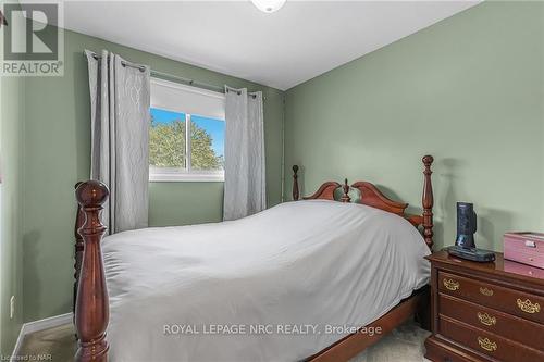 796 Grandview Road, Fort Erie (334 - Crescent Park), ON - Indoor Photo Showing Bedroom