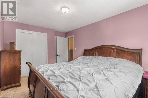 796 Grandview Road, Fort Erie (334 - Crescent Park), ON - Indoor Photo Showing Bedroom