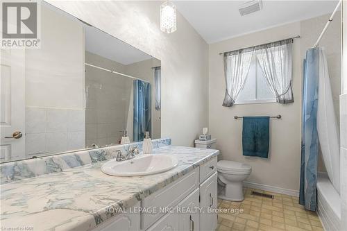 796 Grandview Road, Fort Erie (334 - Crescent Park), ON - Indoor Photo Showing Bathroom