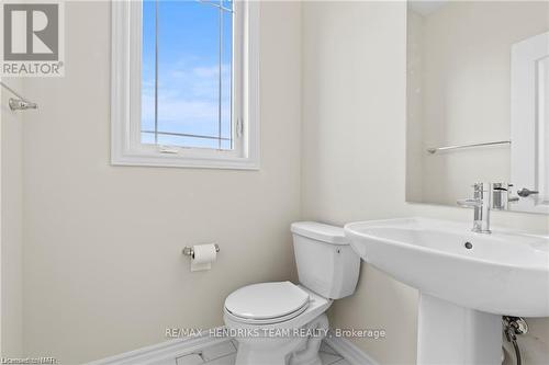 456 Barker Parkway, Thorold (560 - Rolling Meadows), ON - Indoor Photo Showing Bathroom