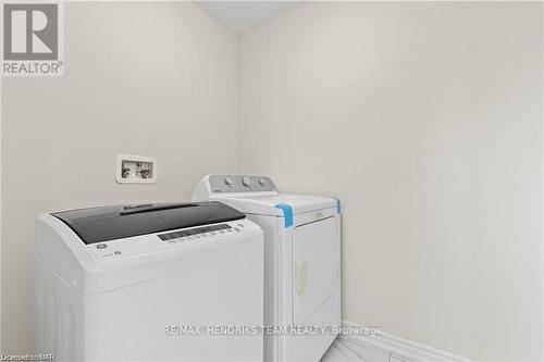 456 Barker Parkway, Thorold (560 - Rolling Meadows), ON -  Photo Showing Laundry Room