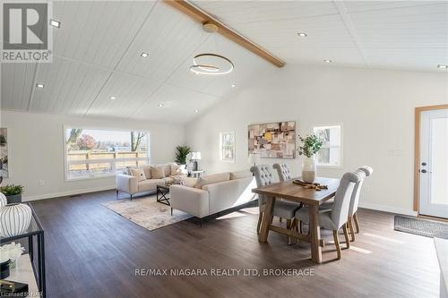 2062 Snider Road, Port Colborne (873 - Bethel), ON - Indoor Photo Showing Living Room