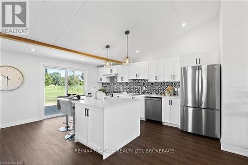 2062 Snider Road, Port Colborne (873 - Bethel), ON - Indoor Photo Showing Kitchen With Upgraded Kitchen