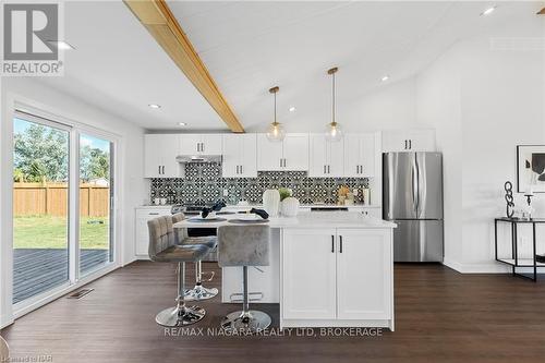 2062 Snider Road, Port Colborne (873 - Bethel), ON - Indoor Photo Showing Kitchen With Upgraded Kitchen