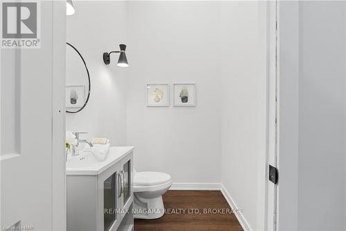 2062 Snider Road, Port Colborne (873 - Bethel), ON - Indoor Photo Showing Bathroom