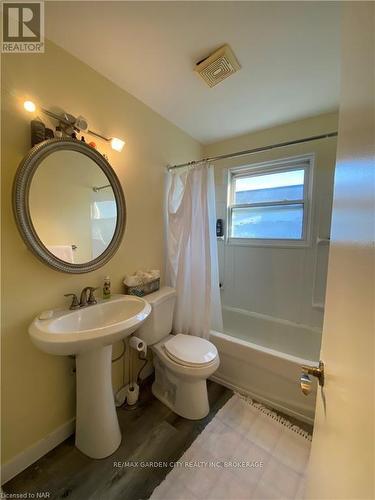 5 - 1419 Pelham Street, Pelham (662 - Fonthill), ON - Indoor Photo Showing Bathroom