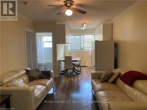 5 - 1419 Pelham Street, Pelham (662 - Fonthill), ON - Indoor Photo Showing Living Room