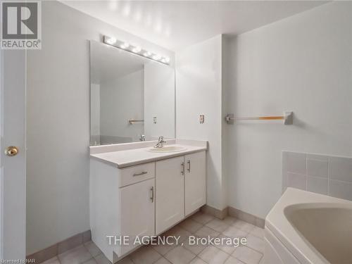 802 - 162 Martindale Road, St. Catharines (453 - Grapeview), ON - Indoor Photo Showing Bathroom