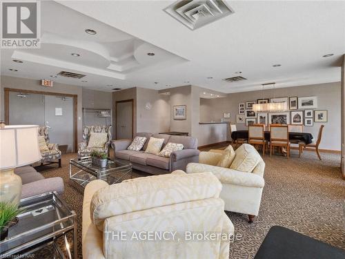 802 - 162 Martindale Road, St. Catharines (453 - Grapeview), ON - Indoor Photo Showing Living Room