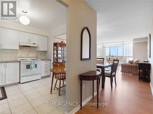 802 - 162 Martindale Road, St. Catharines (453 - Grapeview), ON - Indoor Photo Showing Kitchen