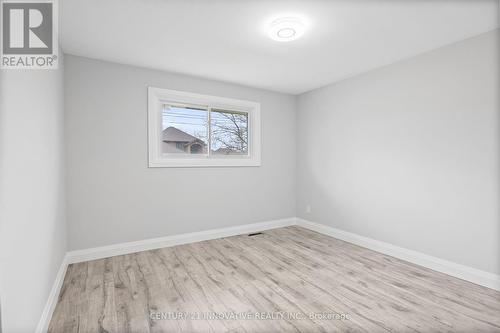 890 Wallace Avenue, Windsor, ON - Indoor Photo Showing Other Room