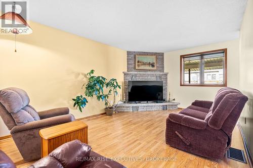 530 Canterbury Crescent, Kingston (City Southwest), ON - Indoor Photo Showing Living Room