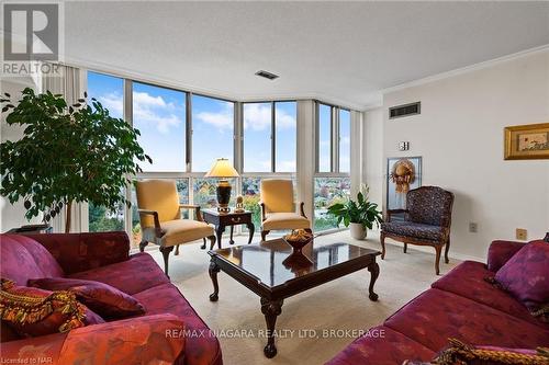 1002 - 162 Martindale Road, St. Catharines (453 - Grapeview), ON - Indoor Photo Showing Living Room