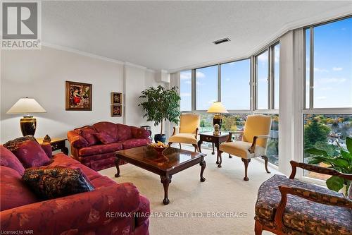 1002 - 162 Martindale Road, St. Catharines (453 - Grapeview), ON - Indoor Photo Showing Living Room