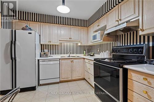 1002 - 162 Martindale Road, St. Catharines (453 - Grapeview), ON - Indoor Photo Showing Kitchen With Double Sink