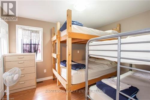 9268 Lundys Lane Lane, Niagara Falls (219 - Forestview), ON - Indoor Photo Showing Bedroom