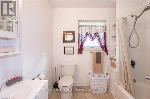 9268 Lundys Lane Lane, Niagara Falls (219 - Forestview), ON - Indoor Photo Showing Bathroom