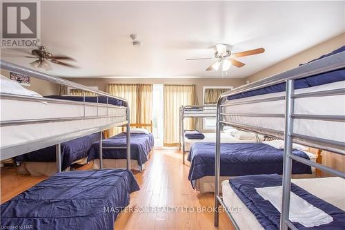 9268 Lundys Lane Lane, Niagara Falls (219 - Forestview), ON - Indoor Photo Showing Bedroom