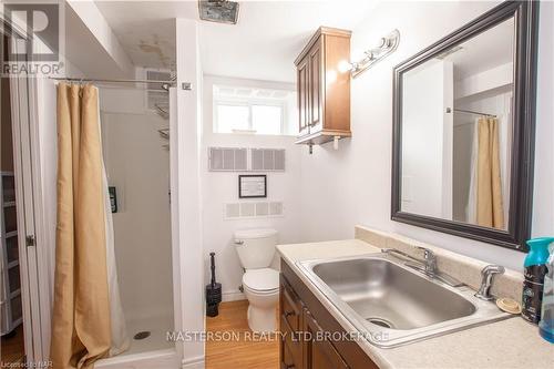 9268 Lundys Lane Lane, Niagara Falls (219 - Forestview), ON - Indoor Photo Showing Bathroom