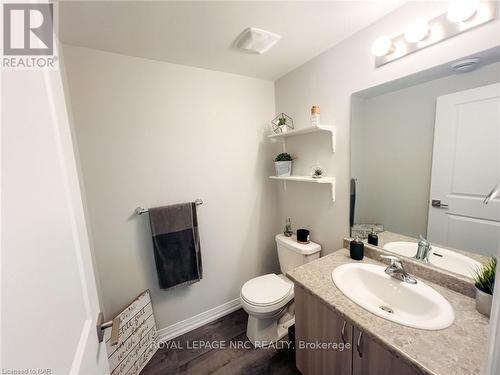 60 - 6705 Cropp Street, Niagara Falls (212 - Morrison), ON - Indoor Photo Showing Bathroom