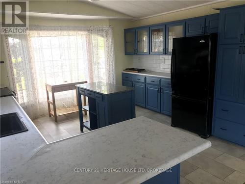 187 - 3033 Townline Road, Fort Erie (327 - Black Creek), ON - Indoor Photo Showing Kitchen