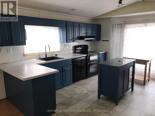 187 - 3033 Townline Road, Fort Erie (327 - Black Creek), ON - Indoor Photo Showing Kitchen