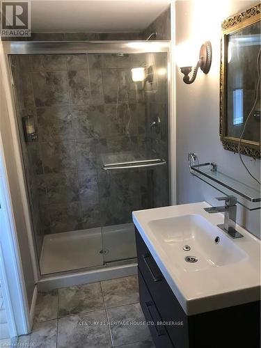 187 - 3033 Townline Road, Fort Erie (327 - Black Creek), ON - Indoor Photo Showing Bathroom