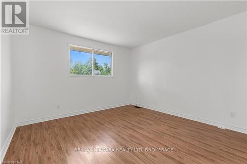 19 Colonial Street, Welland (767 - N. Welland), ON - Indoor Photo Showing Other Room