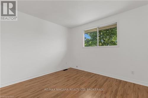 19 Colonial Street, Welland (767 - N. Welland), ON - Indoor Photo Showing Other Room