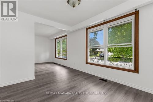 19 Colonial Street, Welland (767 - N. Welland), ON - Indoor Photo Showing Other Room