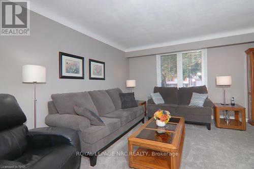 32 Ramsey Street, St. Catharines (443 - Lakeport), ON - Indoor Photo Showing Living Room